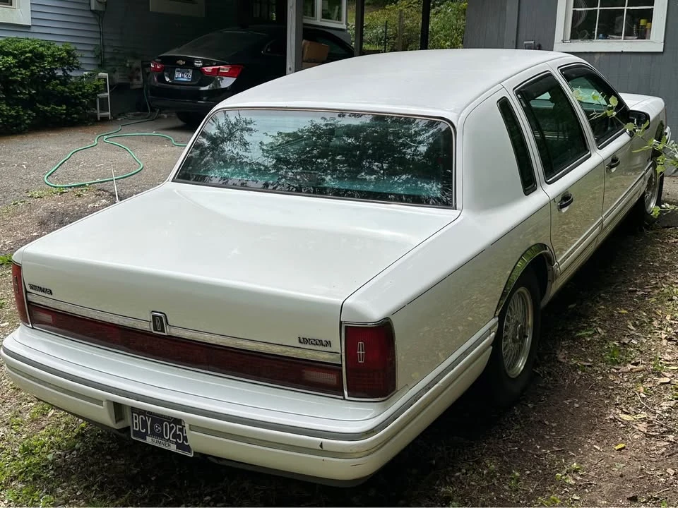 Lincoln Town Car - Image 5 of 10