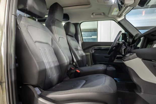 2021 Land Rover Defender 90 - Image 4 of 8