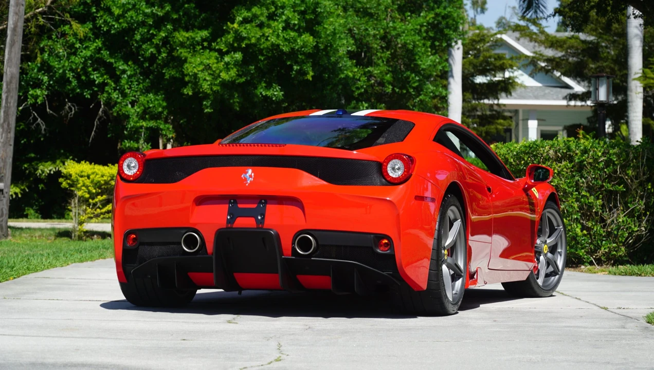 2015 Ferrari 458 Speciale - Image 25 of 31