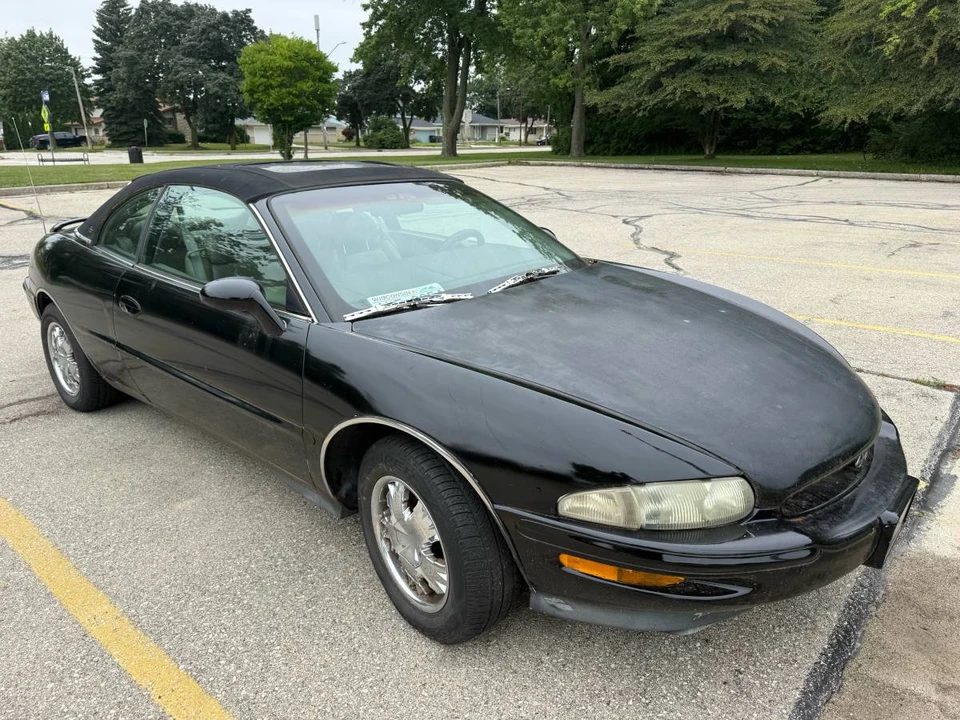 1995 Buick Riviera 8th Gen - Image 2 of 12