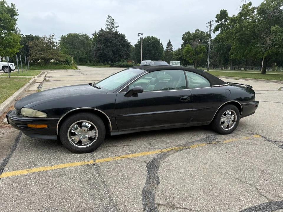 1995 Buick Riviera 8th Gen - Image 9 of 12