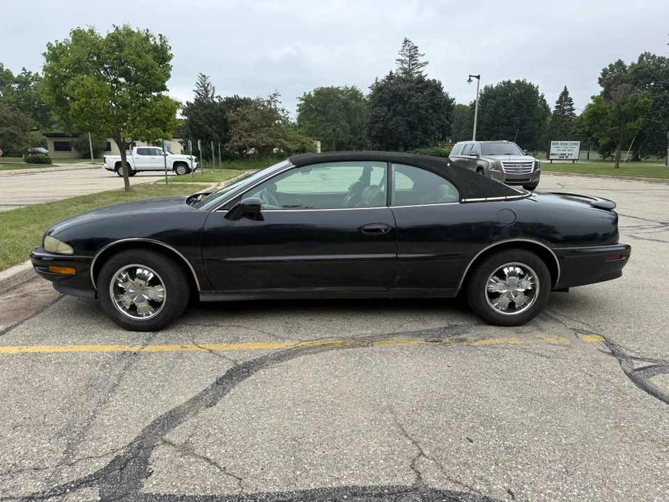 1995 Buick Riviera 8th Gen - Image 7 of 12