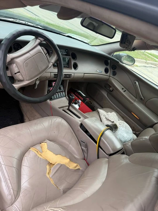 1995 Buick Riviera 8th Gen - Image 11 of 12