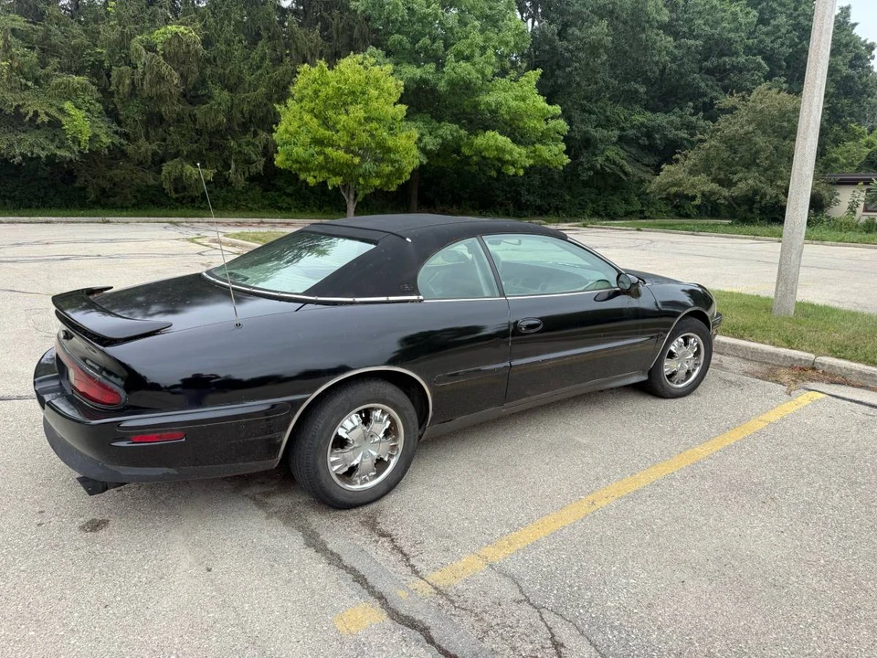 1995 Buick Riviera 8th Gen - Image 4 of 12