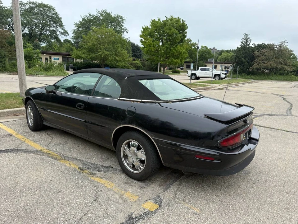 1995 Buick Riviera 8th Gen - Image 6 of 12