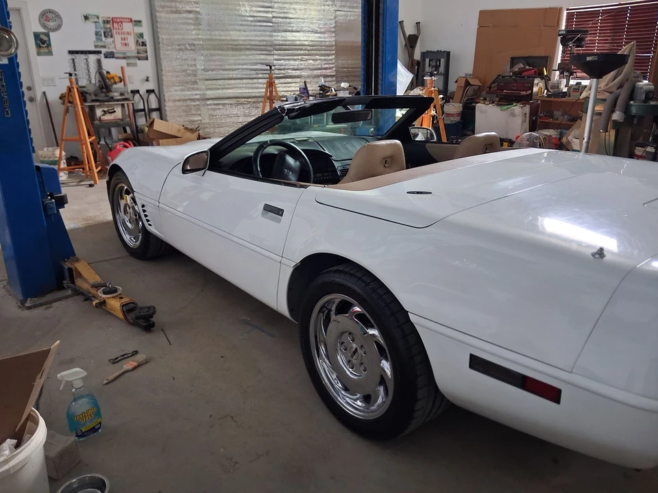 Chevrolet Corvette C6 427 Convertible - Image 12 of 17