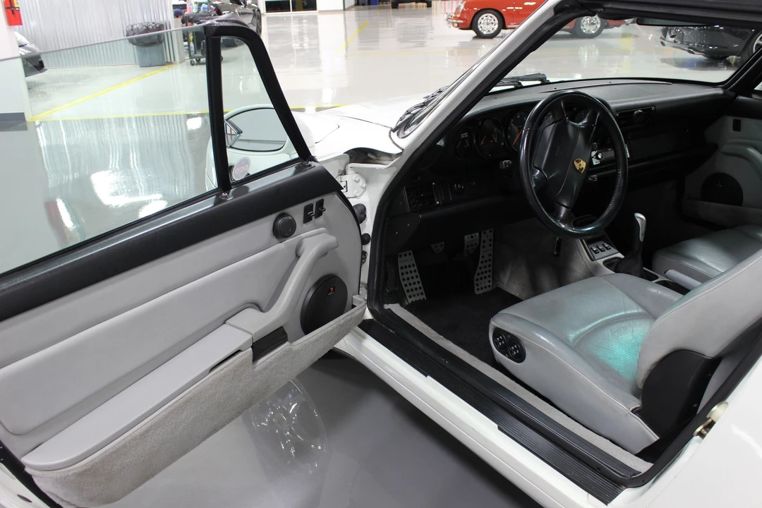 1995 Porsche 993 Carrera - Image 8 of 28