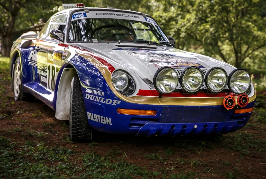 1994 Porsche 964 Carrera 4 - Image 13 of 31