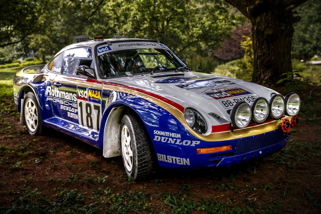 1994 Porsche 964 Carrera 4 - Image 16 of 31