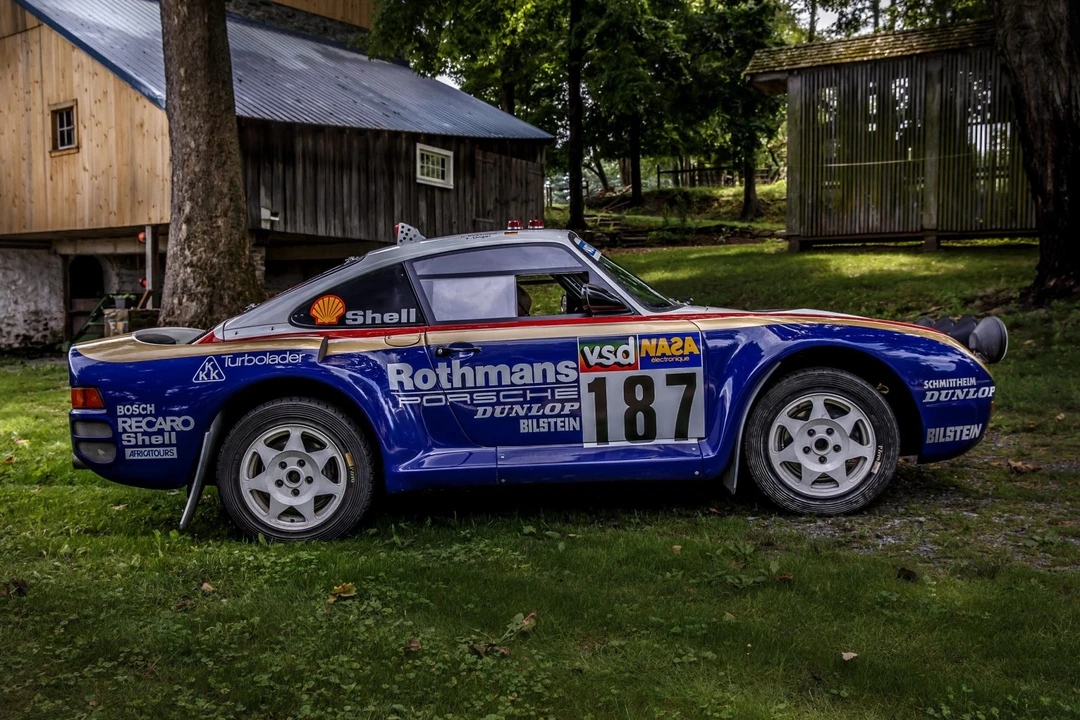 1994 Porsche 964 Carrera 4 - Image 30 of 31
