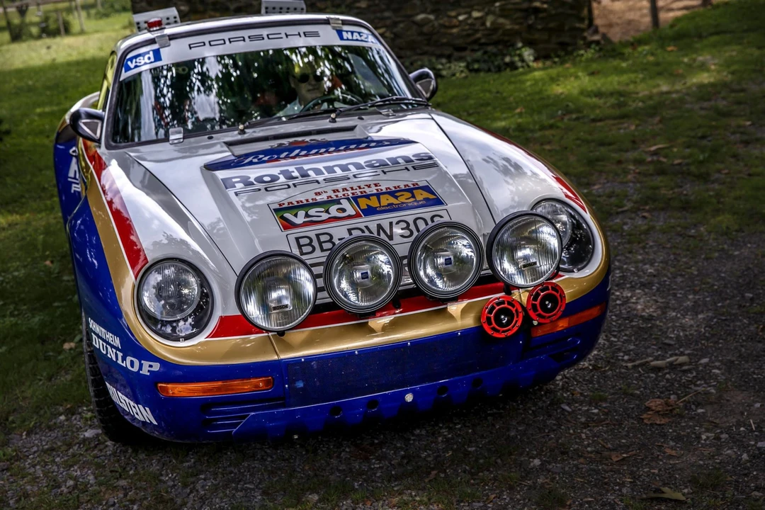 1994 Porsche 964 Carrera 4 - Image 11 of 31