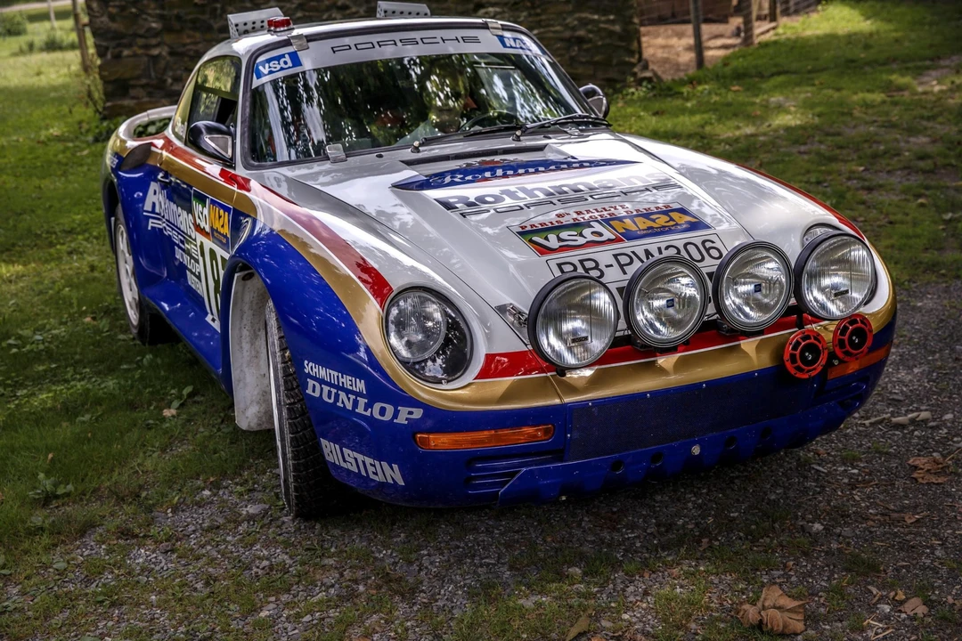 1994 Porsche 964 Carrera 4 - Image 12 of 31