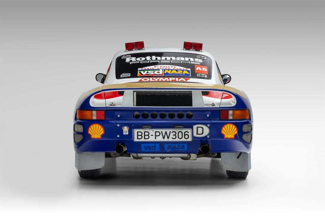 1994 Porsche 964 Carrera 4 - Image 15 of 31