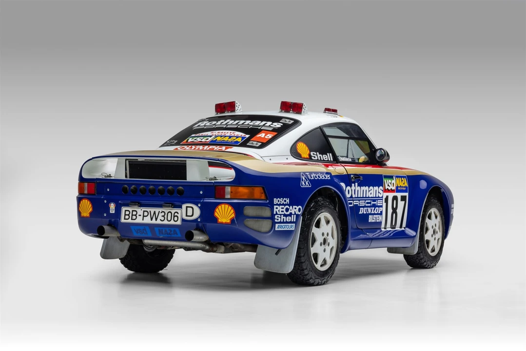 1994 Porsche 964 Carrera 4 - Image 13 of 31