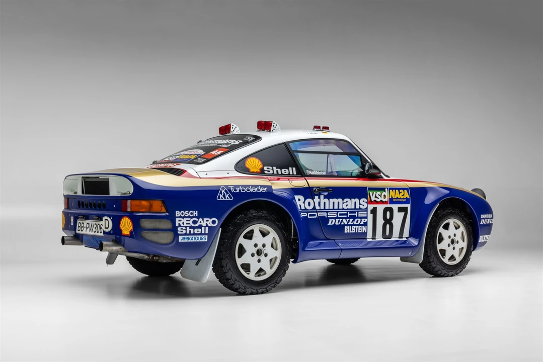 1994 Porsche 964 Carrera 4 - Image 10 of 31