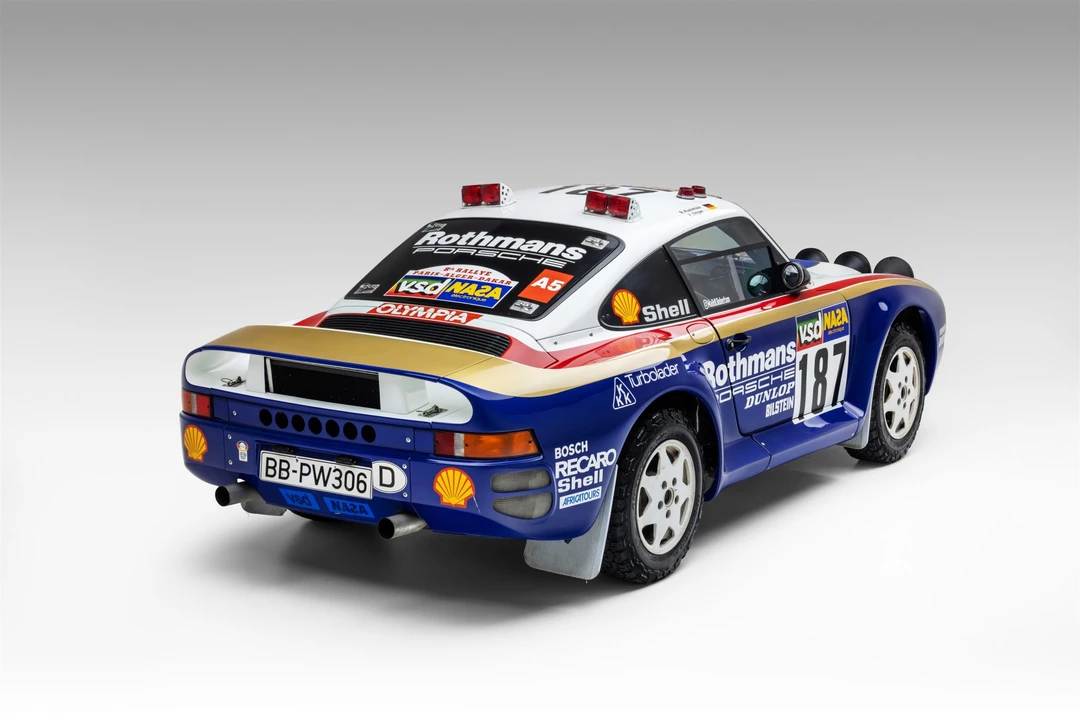 1994 Porsche 964 Carrera 4 - Image 12 of 31