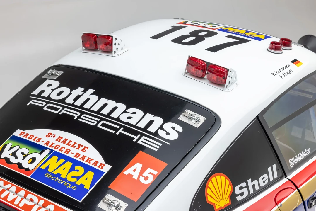 1994 Porsche 964 Carrera 4 - Image 25 of 31