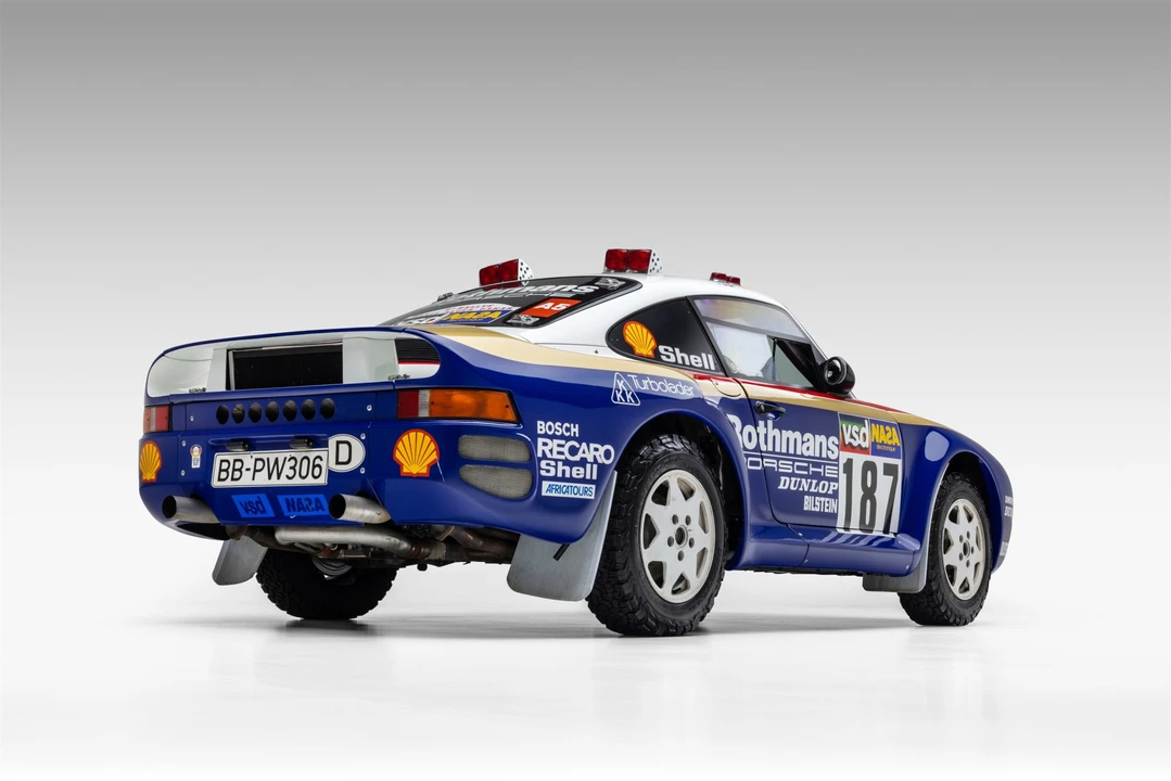 1994 Porsche 964 Carrera 4 - Image 11 of 31
