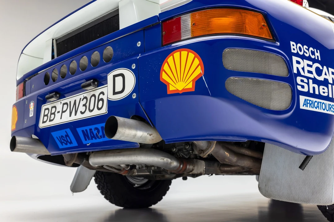 1994 Porsche 964 Carrera 4 - Image 28 of 31