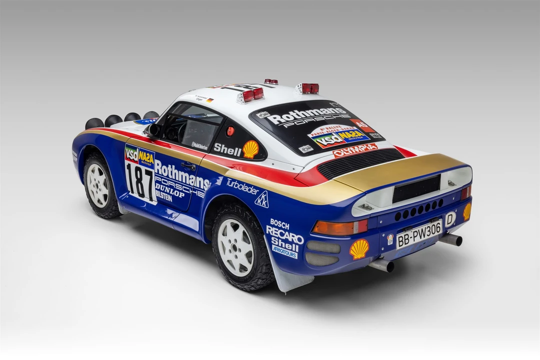 1994 Porsche 964 Carrera 4 - Image 16 of 31