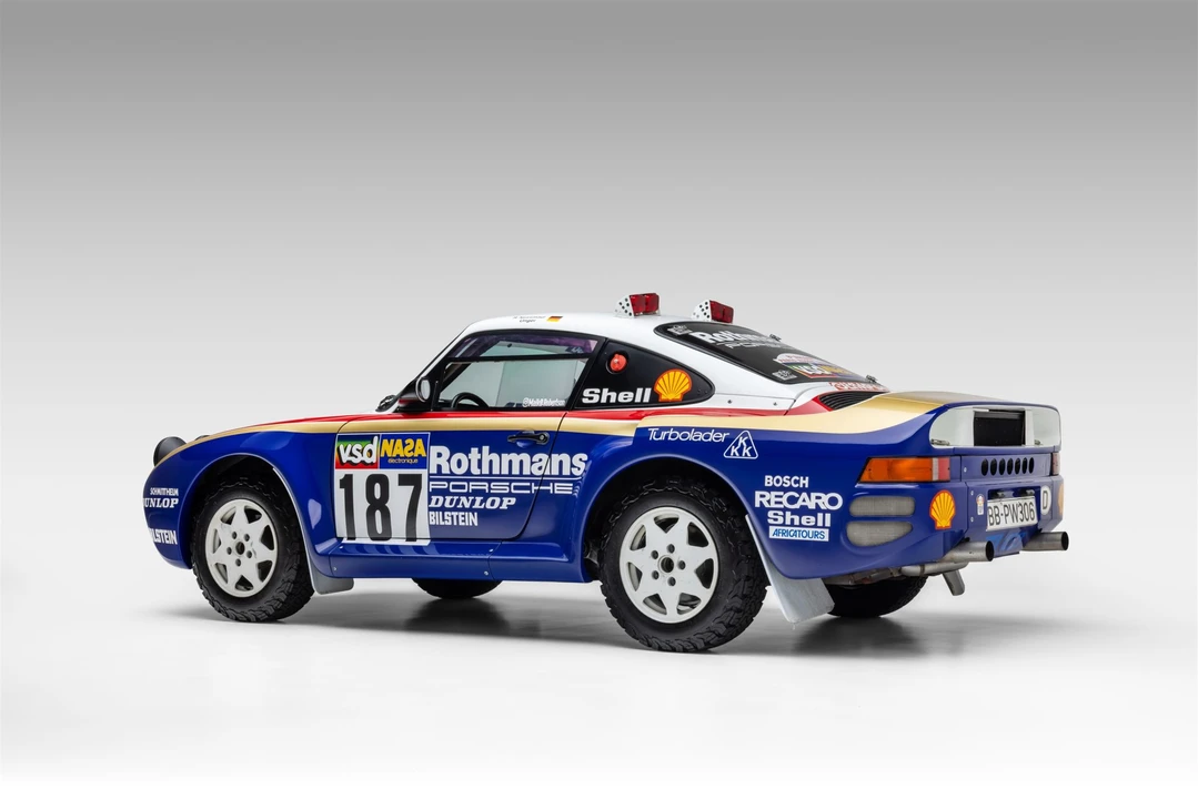 1994 Porsche 964 Carrera 4 - Image 17 of 31