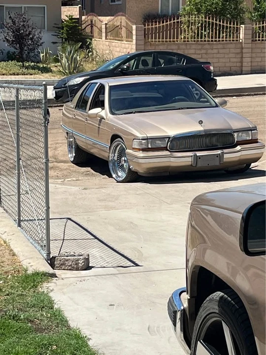 Buick Roadmaster - Image 3 of 8