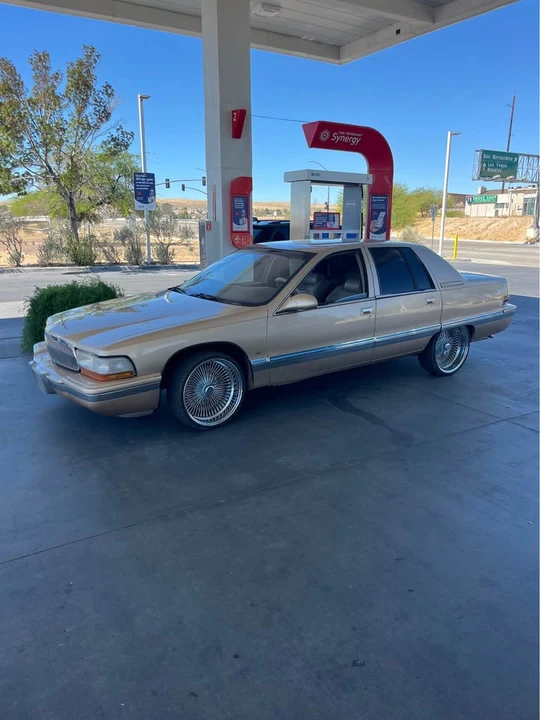 Buick Roadmaster - Image 7 of 8