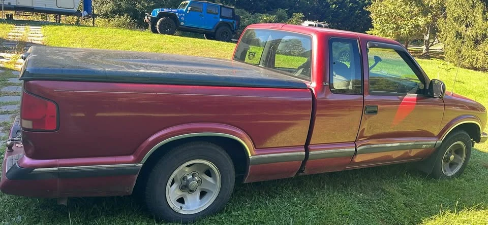1996 Chevrolet S-10 - Image 2 of 3