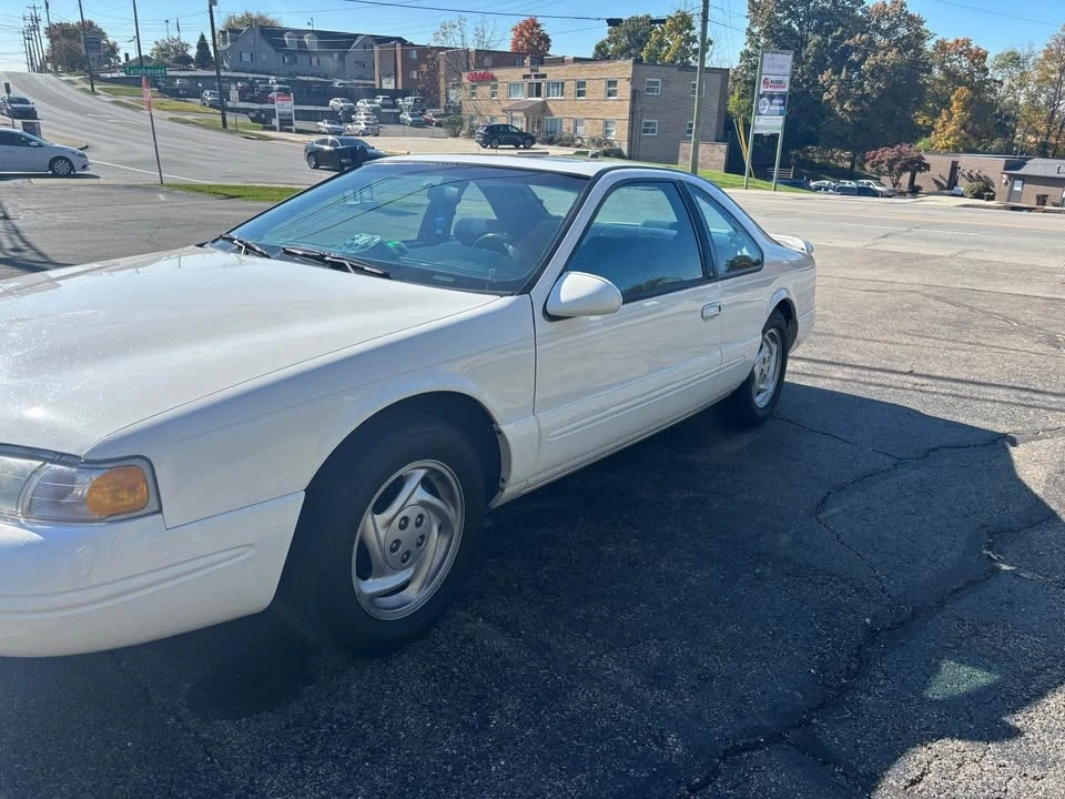 1996 Ford Thunderbird 10th Gen - Image 2 of 7