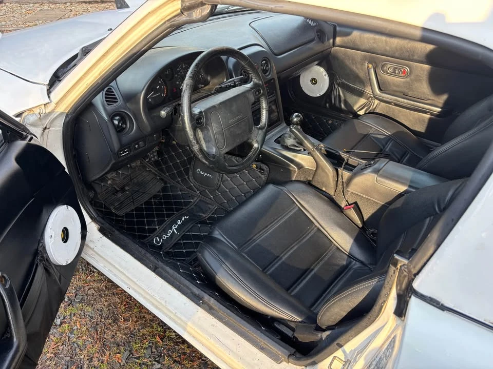 1996 Mazda NA MX-5 Miata - Image 9 of 10