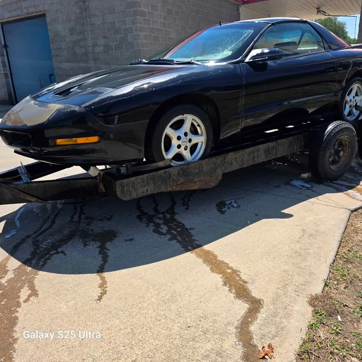 Pontiac Firebird 4th Gen - Image 2 of 7