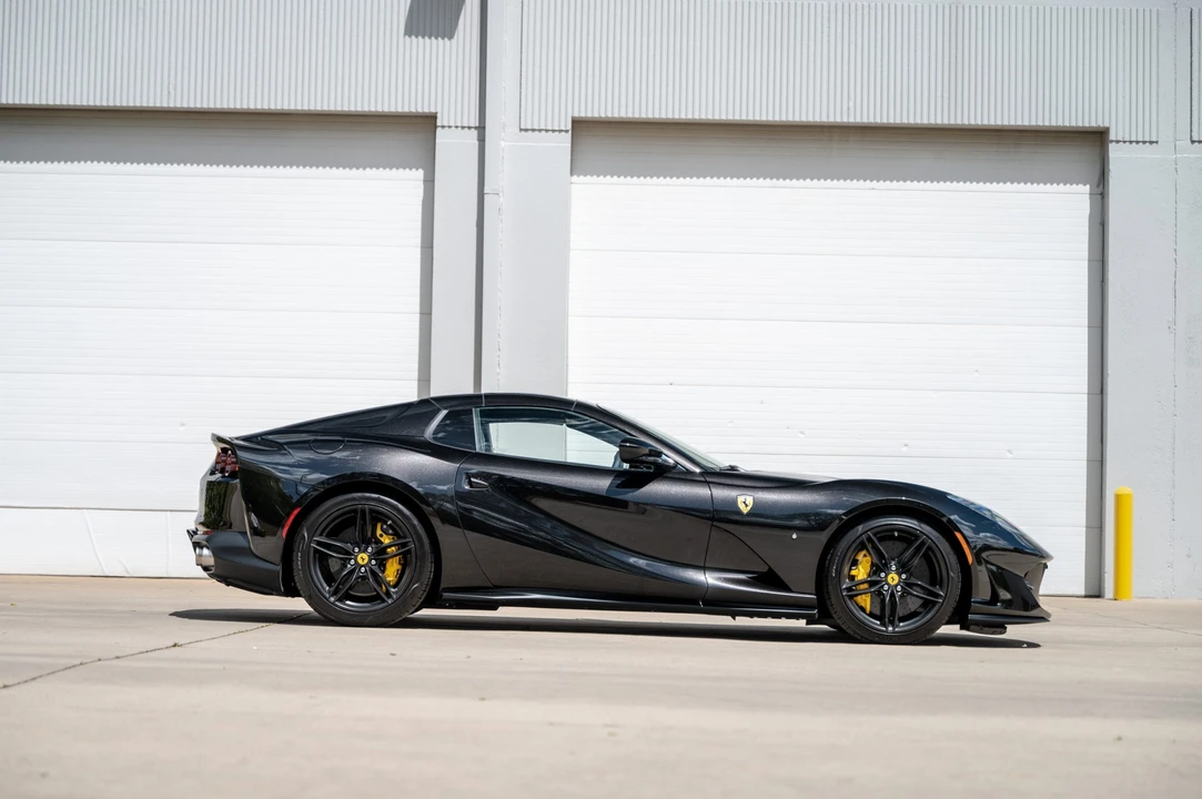 2022 Ferrari 812 GTS - Image 24 of 31
