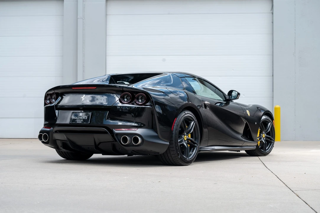 2022 Ferrari 812 GTS - Image 28 of 31