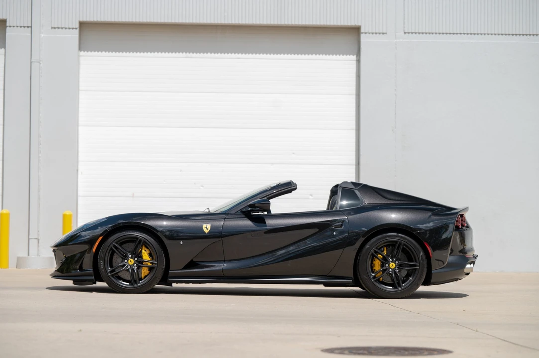 2022 Ferrari 812 GTS - Image 9 of 31