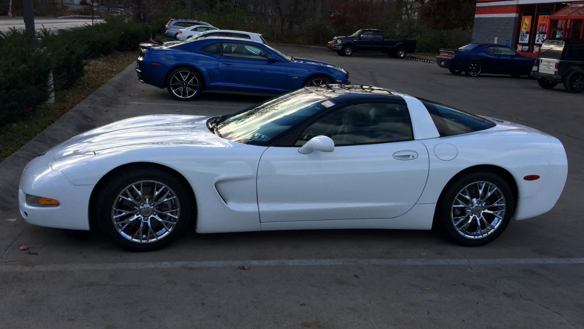 Chevrolet Corvette C5 - Image 2 of 3