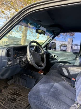 1997 GMC Suburban 8th Gen - Image 5 of 12