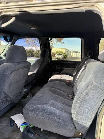 1997 GMC Suburban 8th Gen - Image 7 of 12