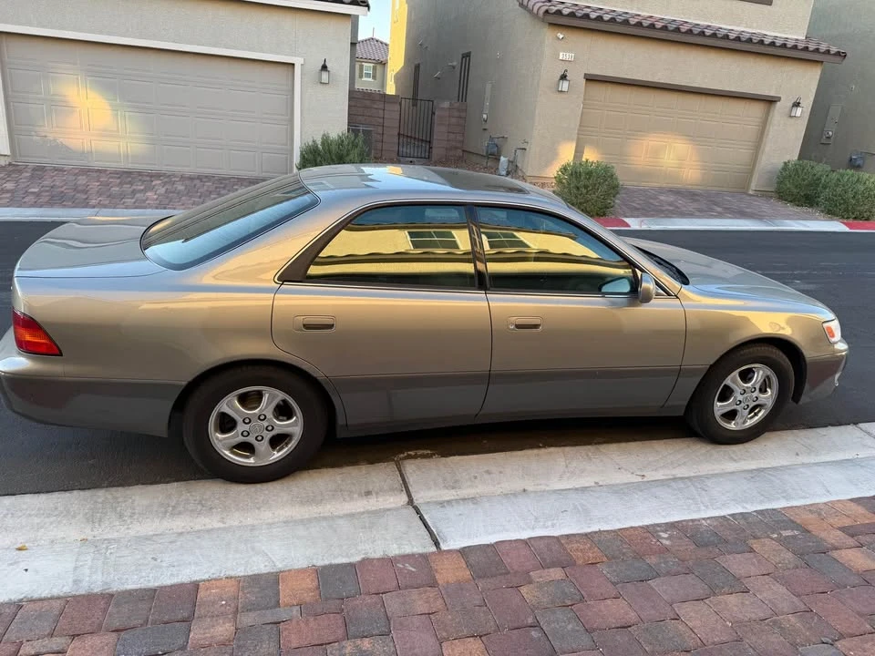 1997 Lexus ES 3rd Gen - Image 4 of 9