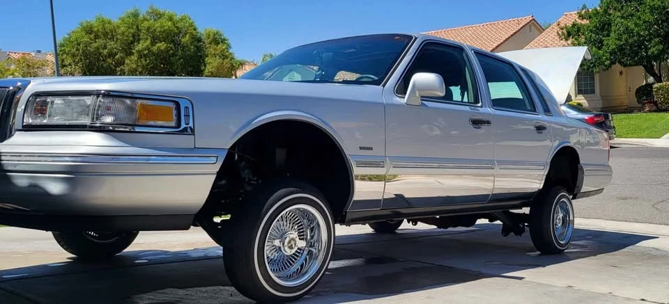 Lincoln Town Car - Image 3 of 10
