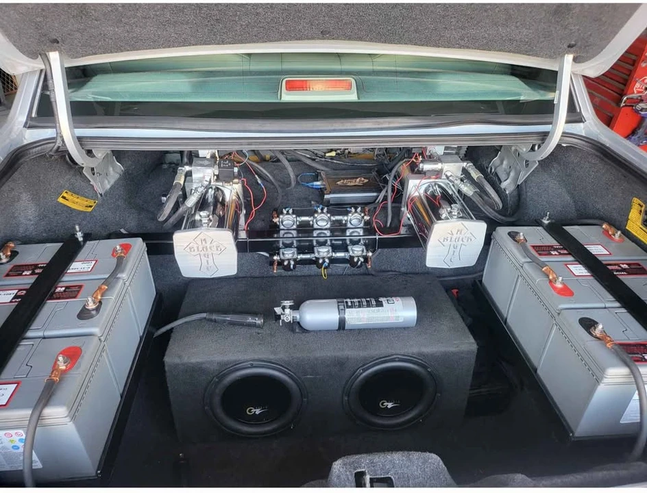 Lincoln Town Car - Image 2 of 10