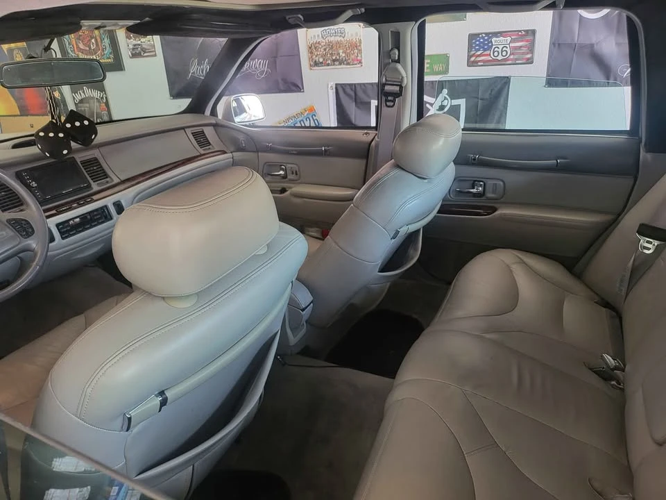 Lincoln Town Car - Image 6 of 10