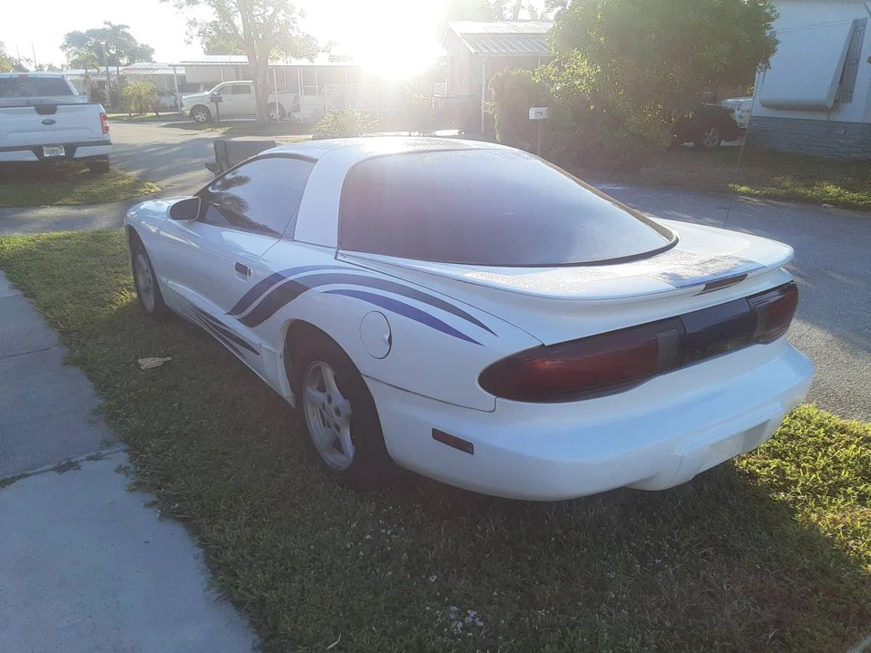 1997 Pontiac Firebird 4th Gen - Image 2 of 4