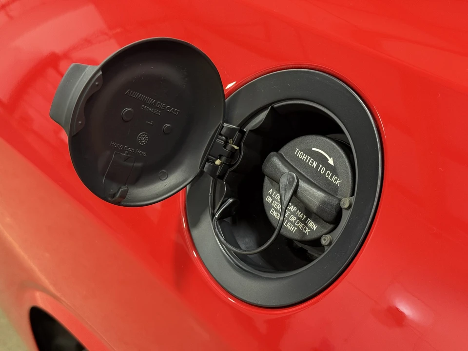 2015 Dodge Challenger SRT Hellcat 3rd Gen - Image 23 of 31
