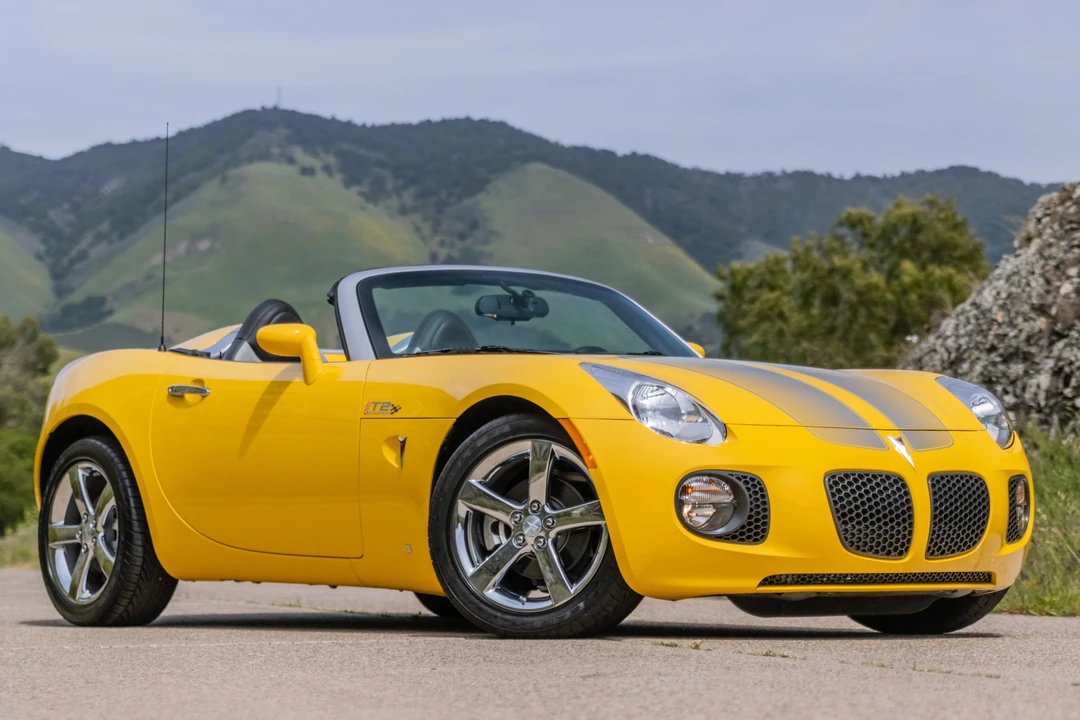 2008 Pontiac Solstice GXP - Image 2 of 31