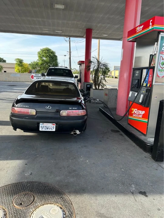 1998 Lexus SC400 - Image 3 of 5