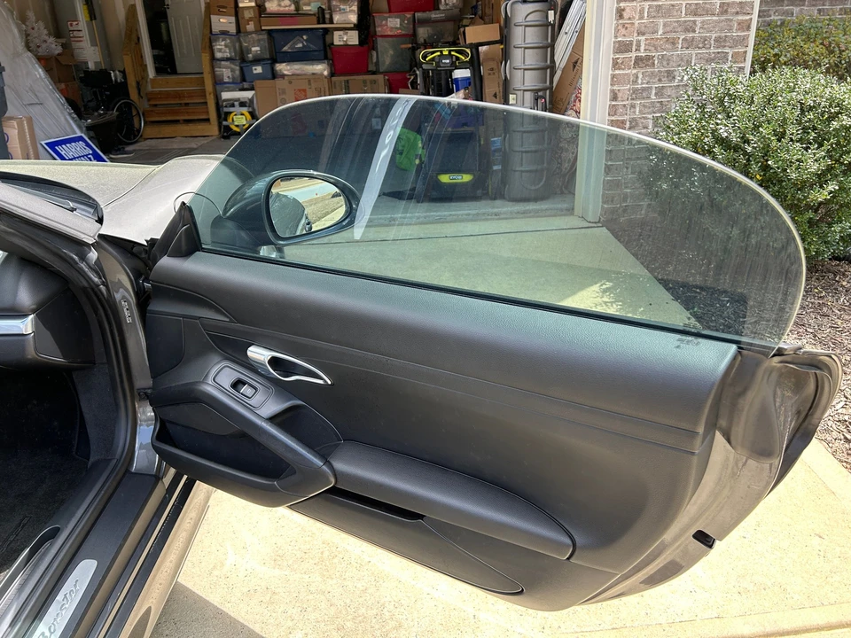 2013 Porsche 981 Boxster - Image 16 of 17