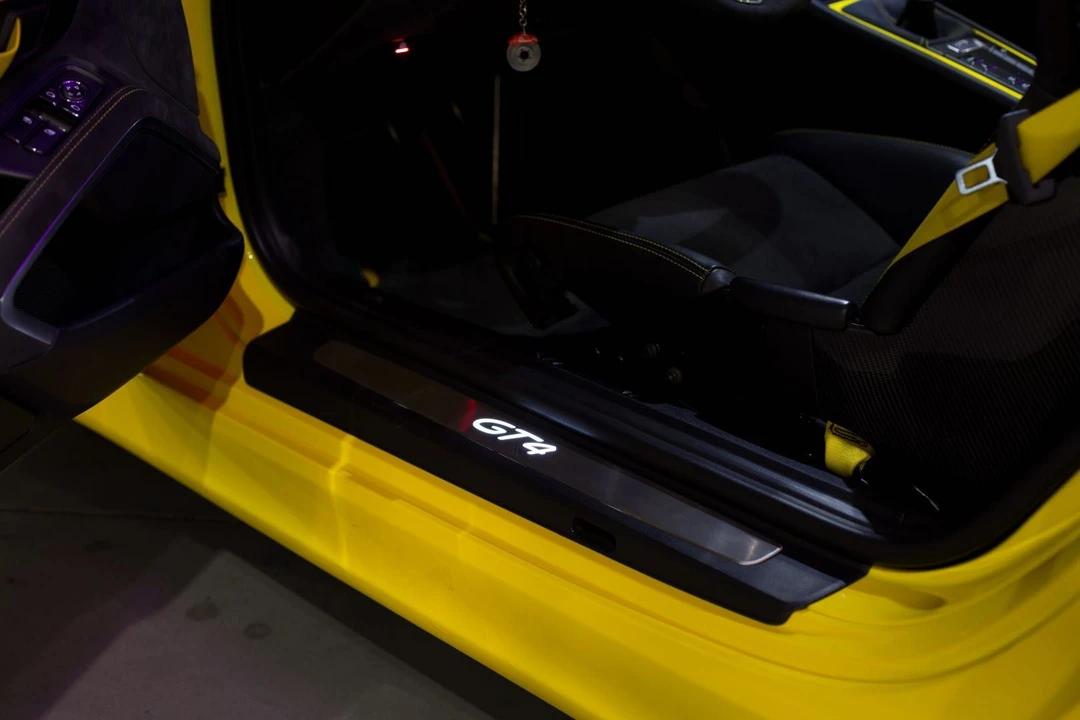 2016 Porsche 981 Cayman GT4 - Image 8 of 18