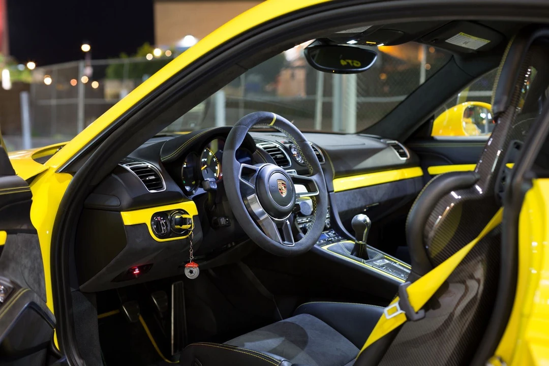 2016 Porsche 981 Cayman GT4 - Image 9 of 18