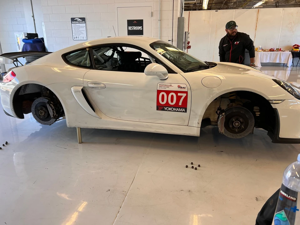 2016 Porsche 981 Cayman GT4 Clubsport - Image 13 of 17
