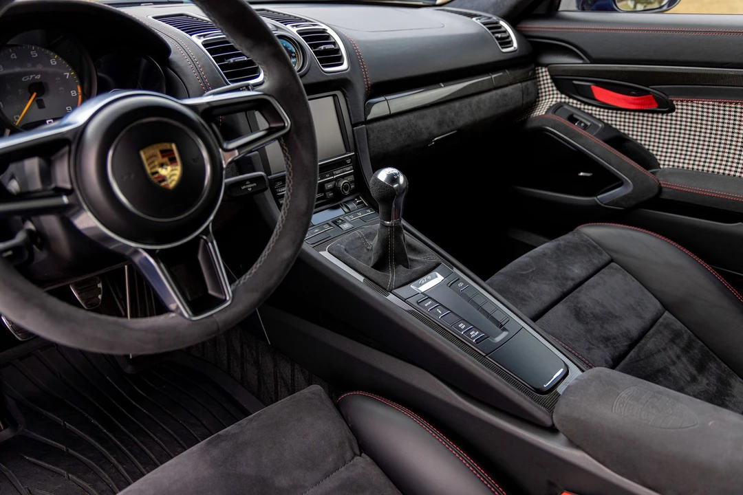 2016 Porsche 981 Cayman GT4 - Image 7 of 10